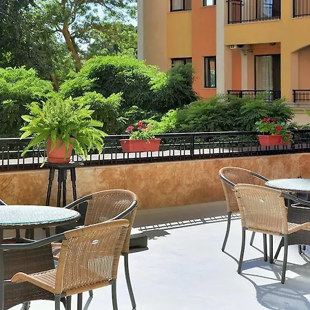 Kris At Paradise Park Aparthotel