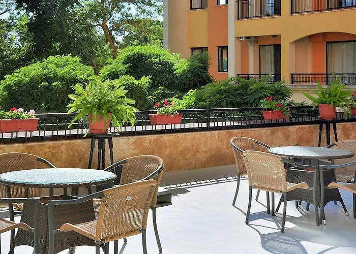 Kris At Paradise Park 公寓式酒店