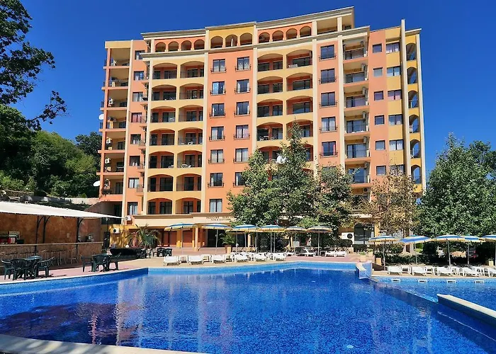 Kris At Paradise Park 4*