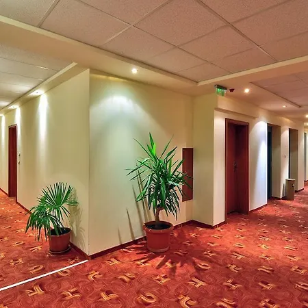 Kris At Paradise Park Золоті Піски