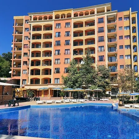 Kris At Paradise Park -free Parking 4*