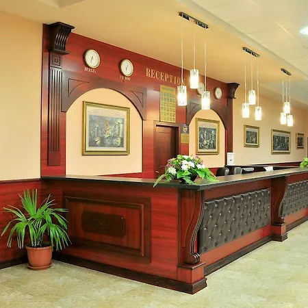 Kris At Paradise Park 4*