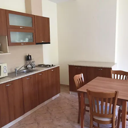 Kris At Paradise Park -free Parking Aparthotel 4*