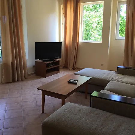 Kris At Paradise Park -free Parking Golden Sands